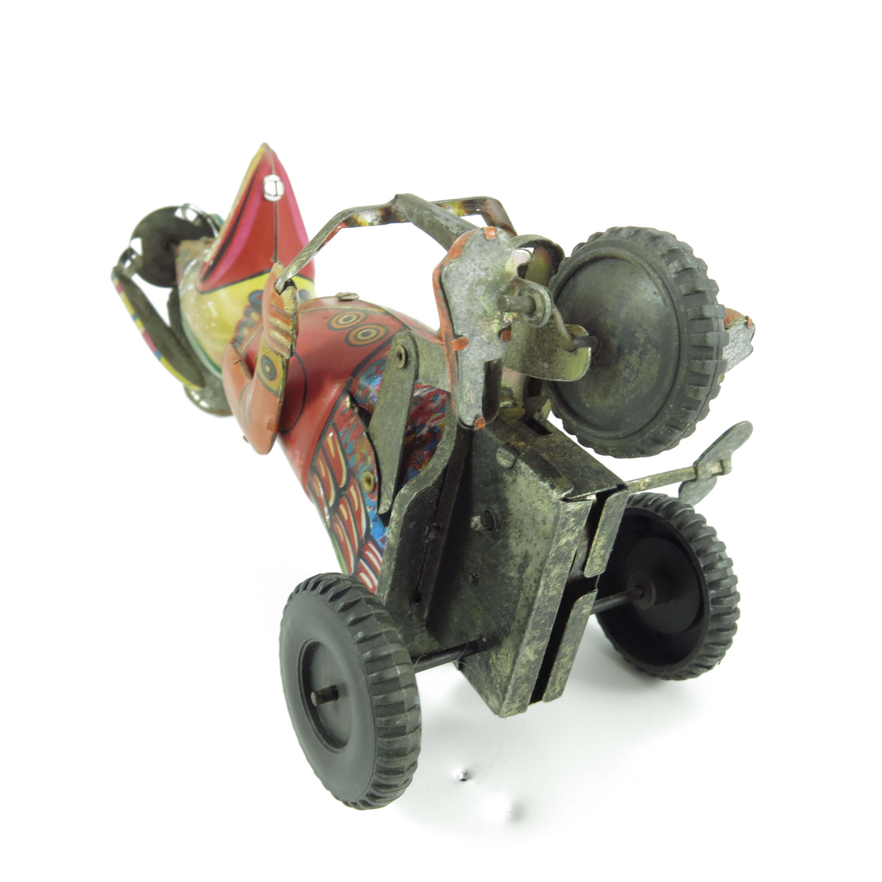 GERMAN CLOCKWORK DUCK ON A TRICYCLE WITH PROPELLER HAT, PROBABLY JW TOYS - Image 4 of 4