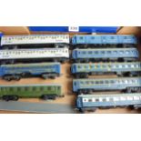 HO SCALE MODEL RAILWAY ROLLING STOCK 9 LIMA AND KLEINBAHN COACHES
