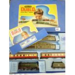 HORNBY DUBLO BOXED SET EDP12 46232 DUCHESS OF MONTROSE AND STOCK, IN GOOD CONDITION - BOX EDGES