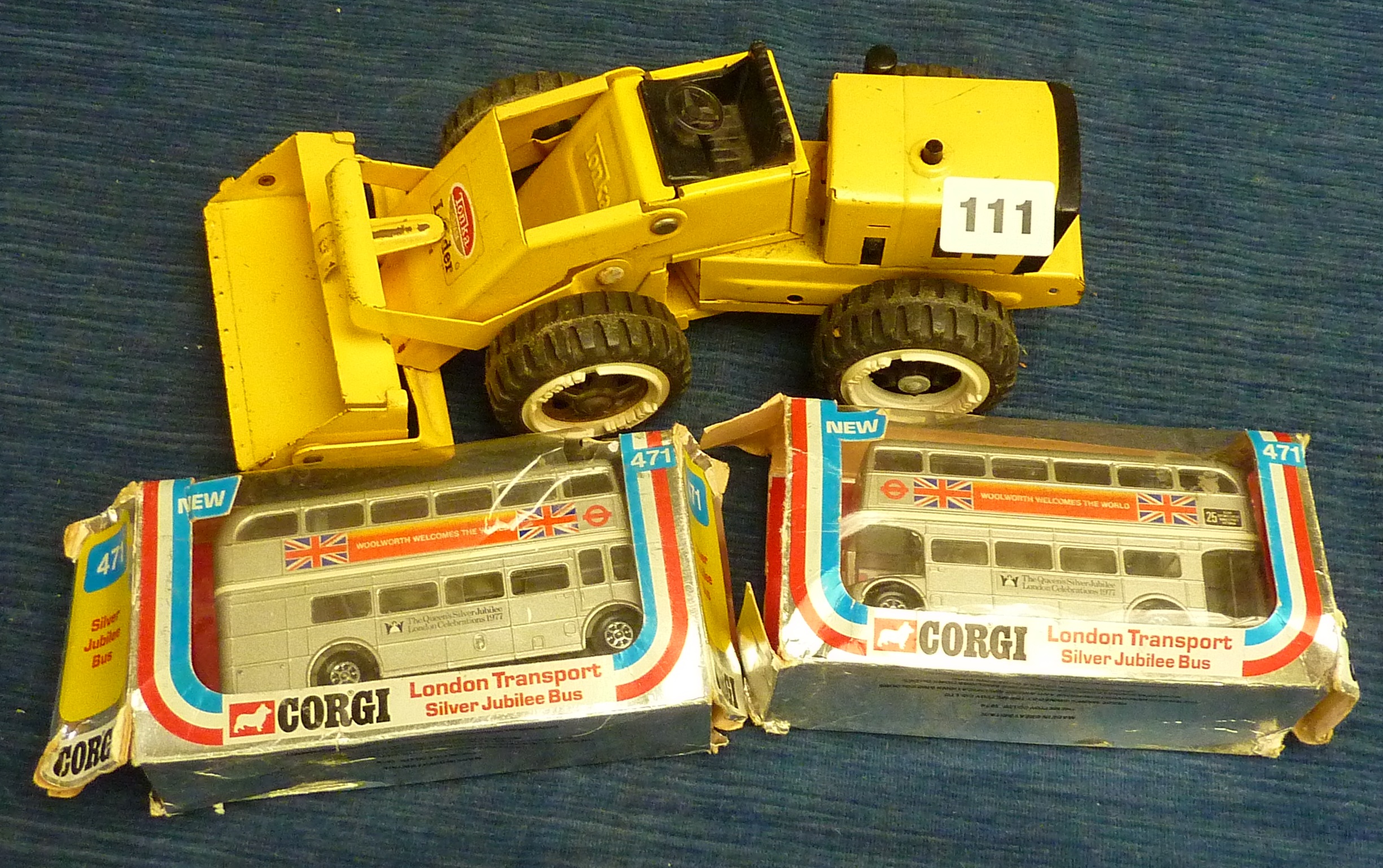 TONKA TOYS YELLOW LOADER, AND TWO PT BOXED CORGI 471 LT RM BUSES IN SILVER JUBILEE LIVERY