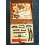 MARKLIN Z GAUGE BOXED MINI CLUB SET 8900, WITH 0-6-0 LOCO, 4 WAGONS IN BOX