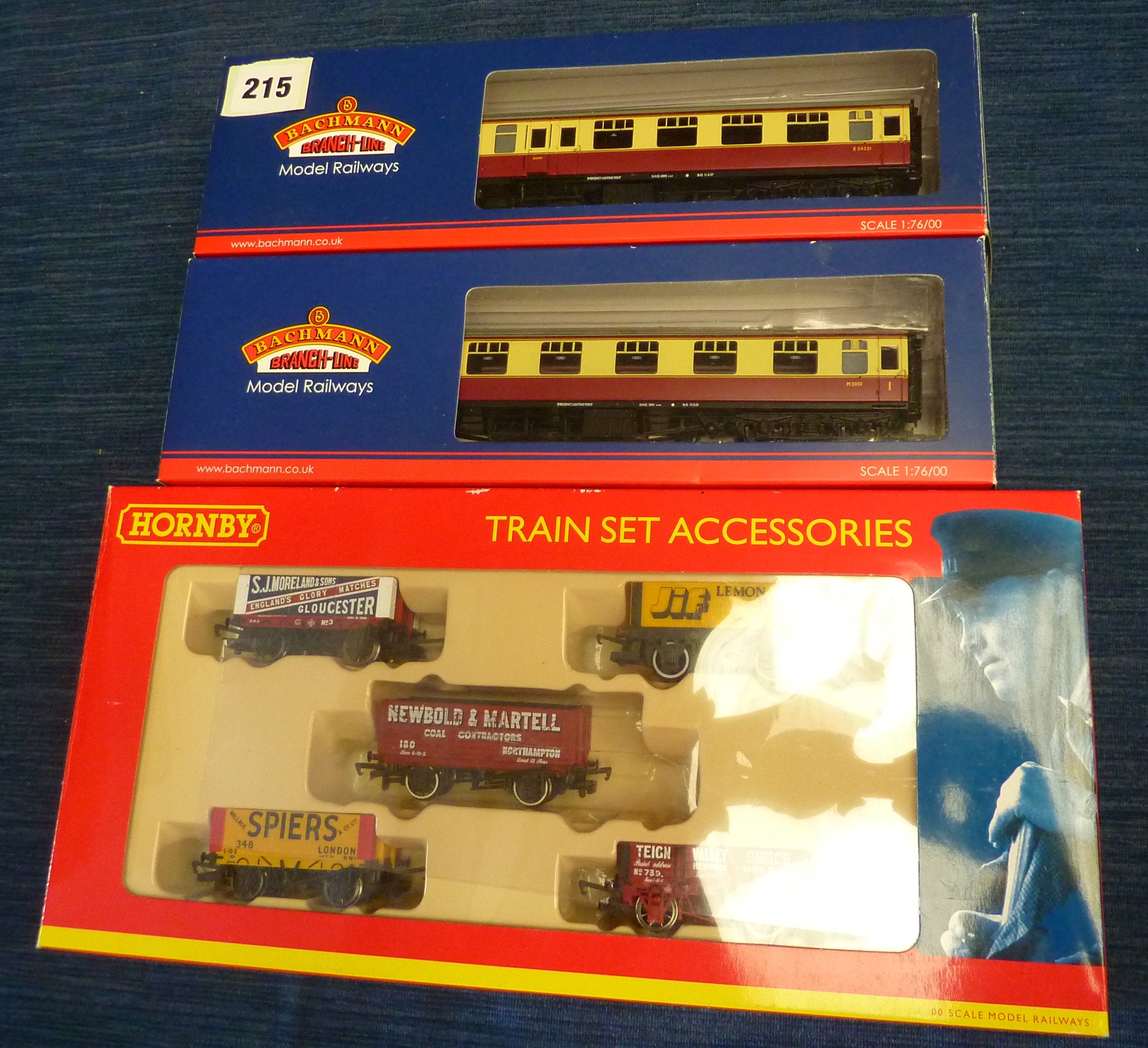 BACHMANN 2 BOXED COACHES 39-240 BE MK 1 FO IN CARMINE & CREAM AND 39-077F BSK SIMILAR LIVERY, T/W