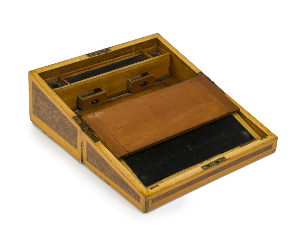 A portable writing desk - Image 2 of 3