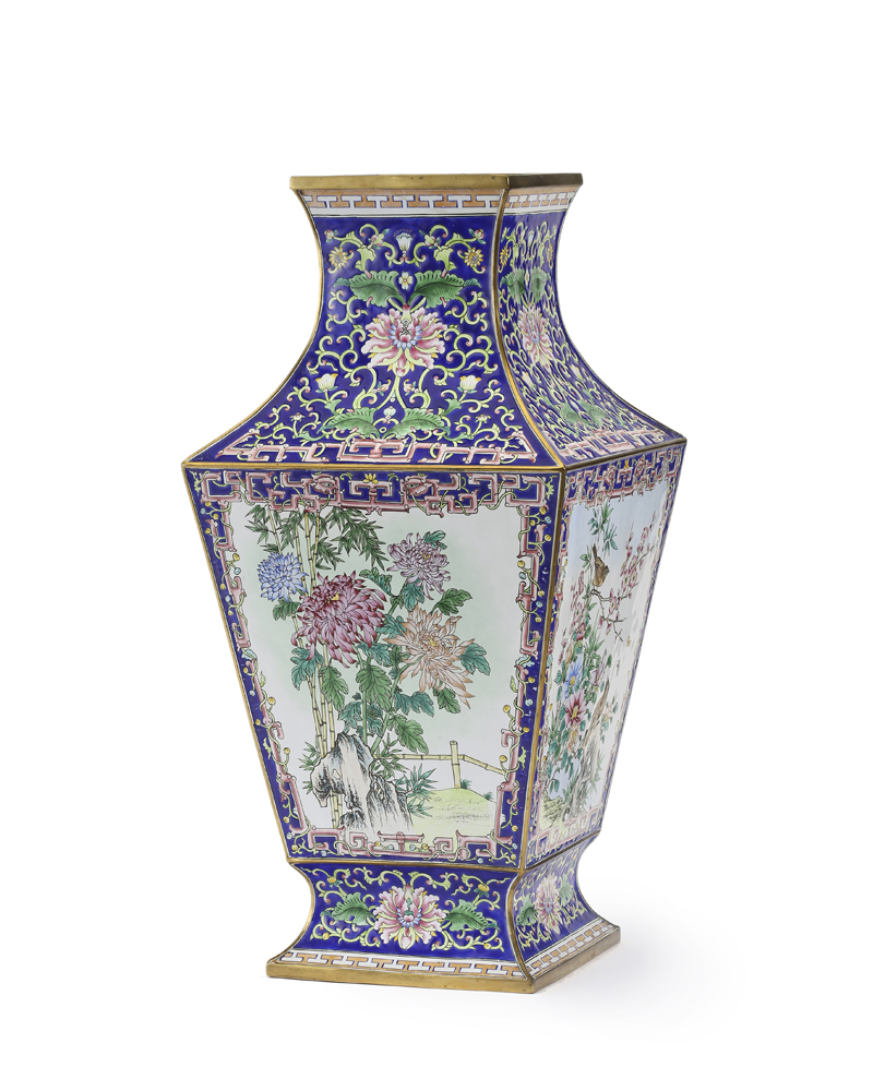 A Chinese Republic period enameled vase