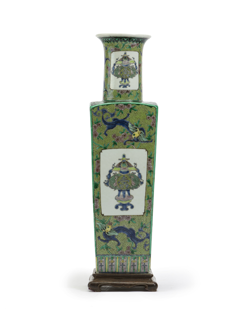 A Chinese green porcelain vase - Image 3 of 3