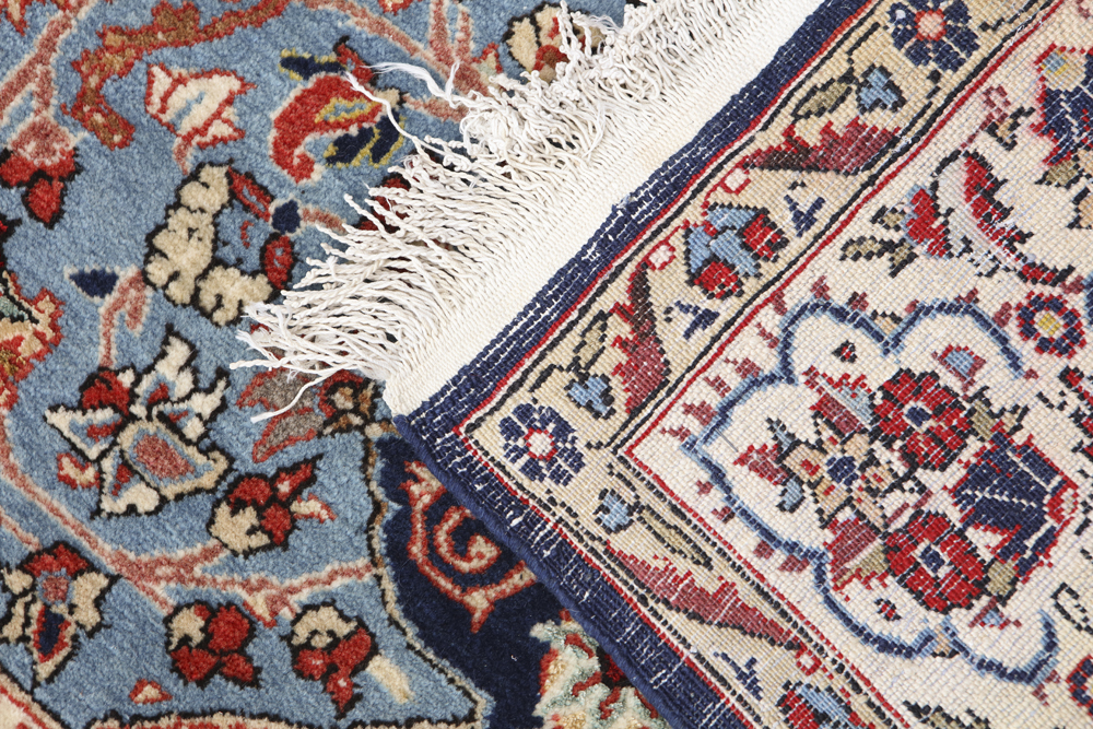 A Persian area rug - Image 3 of 4