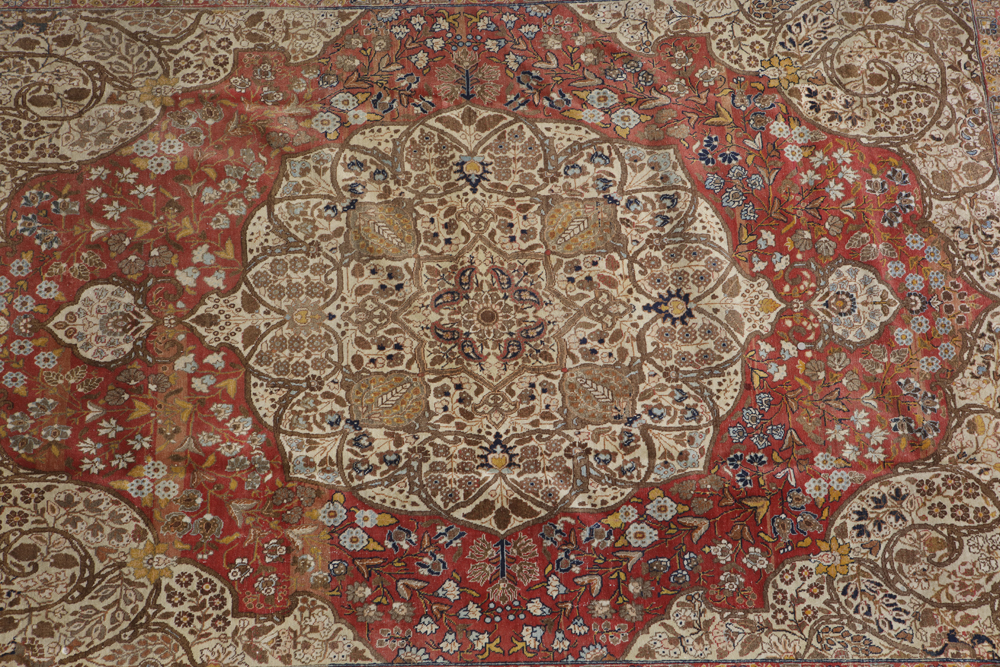 A Persian area rug - Image 2 of 3