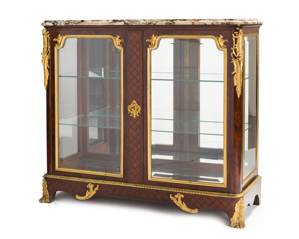 A French Louis XV-style gilt-bronze vitrine cabinet - Image 2 of 5