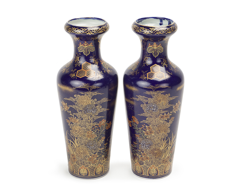 A pair of Japanese Fukagawa cobalt vases - Image 2 of 3