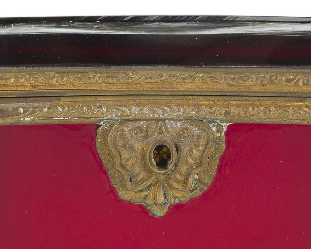 Six opaline glass vanity boxes - Image 2 of 2