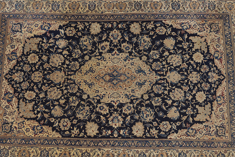 A Kirman hand knotted woolen rug - Image 2 of 3