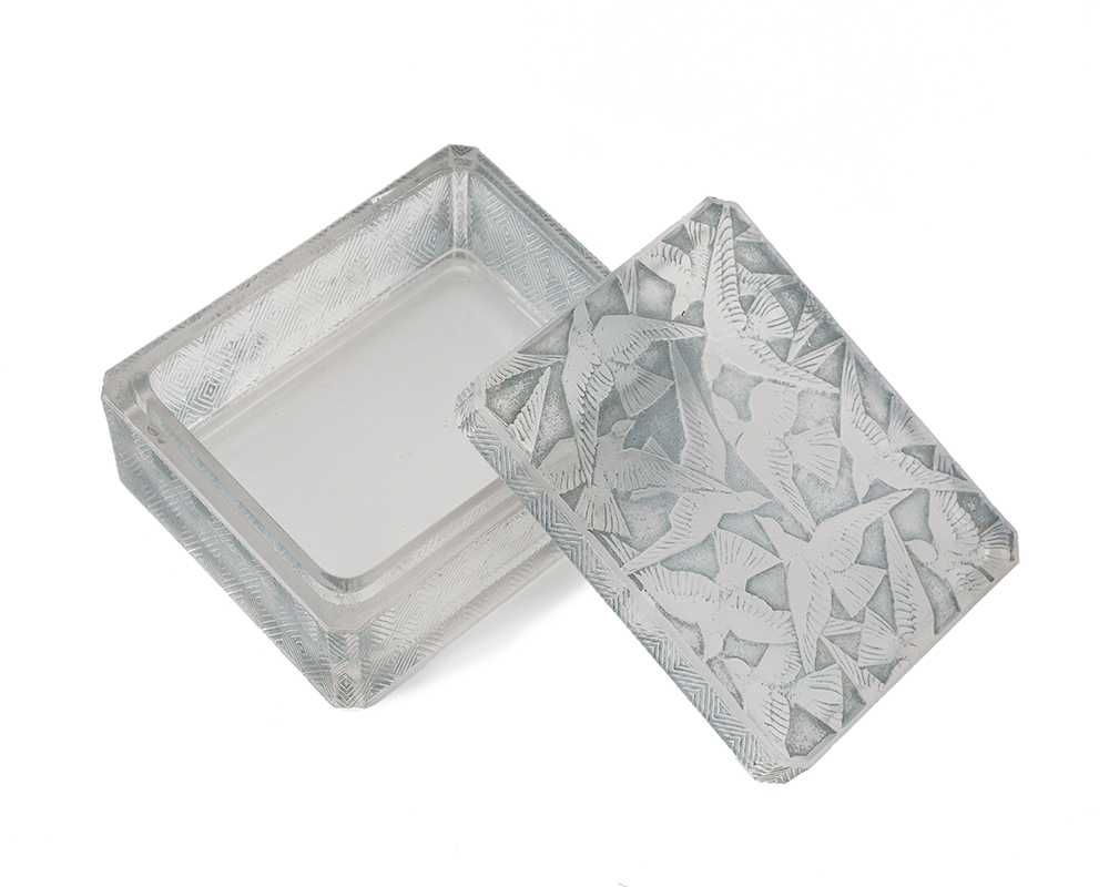 A Rene Lalique "Hirondelles" frosted glass vanity box - Image 2 of 2