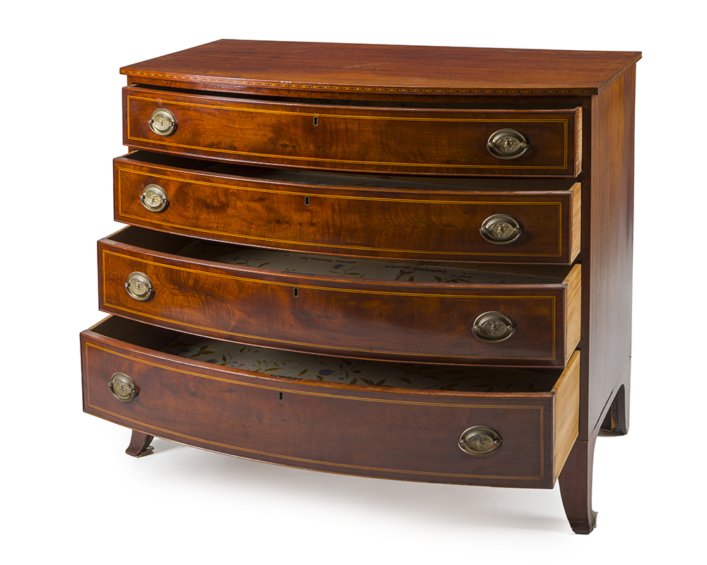 A Federal Sheraton bow-front chest - Image 2 of 4