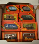 Approx 8 Hornby boxed wagons/small carriages including Kelloggs etc