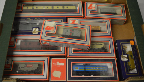 Approx 10 Lima boxed wagons and carriages