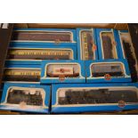 Quantity of OO gauge Airfix Railway System locomotives and carriages including 4079 'Pendennis