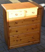 Pine chest of drawers