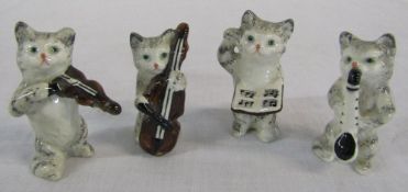 4 miniature Beswick musical cats (one with chip on ear) H 5 cm