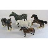 5 horse figures inc Beswick (2 af)