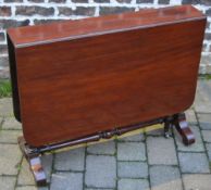 Victorian mahogany Sutherland table (warp and split to one flap)