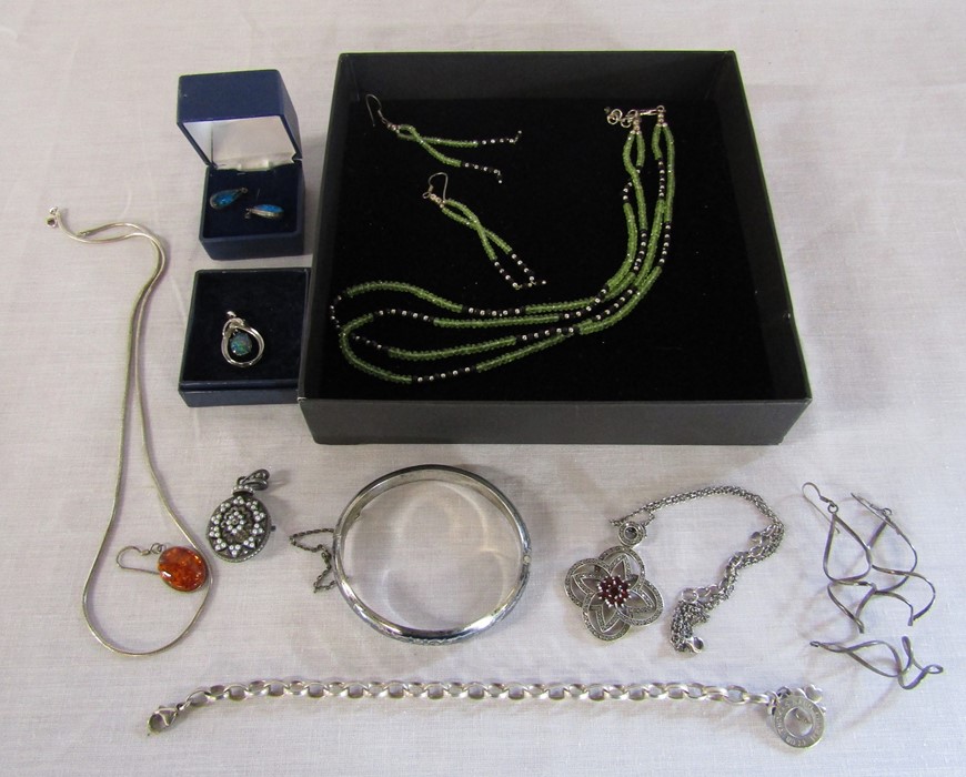 Quantity of silver jewellery inc earrings, necklaces, pendants etc