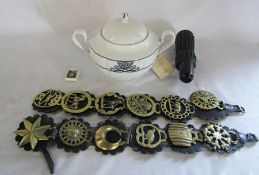 Rosenthal Pearl China tureen, running medals & 2 h