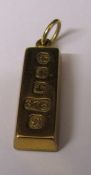 9ct solid gold bar pendant weight 7.9 g