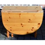 Pine gate leg table