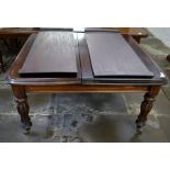 Victorian dining table with 2 leaves