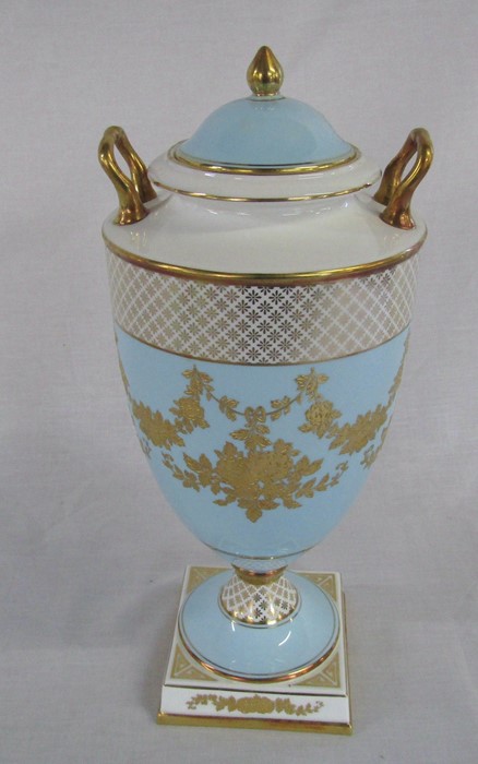 Large Wedgwood twin handle lidded vase 'Rudyard' no 16 (boxed) H 36 cm - Image 7 of 7