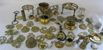 Selection of brass ware inc horse brasses