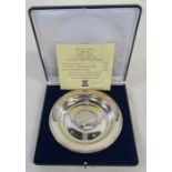 Cased Pobjoy Mint Queen Elizabeth silver jubilee plate D 13 cm weight 4.04 ozt Sheffield hallmarks