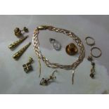 Assorted scrap 9ct gold and yellow metal total weight 9.6 g