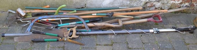 Quantity of gardening & other tools