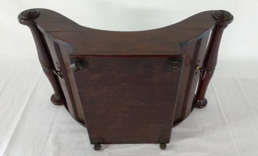 19th century mahogany cheese cradle of sleigh outline with movable divider on 4 small castors - Image 2 of 2