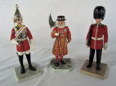 Royal Doulton 'Iconic London' figurines - Lifeguard HN5364 H 28 cm, Beefeater HN5362 H 23 cm &