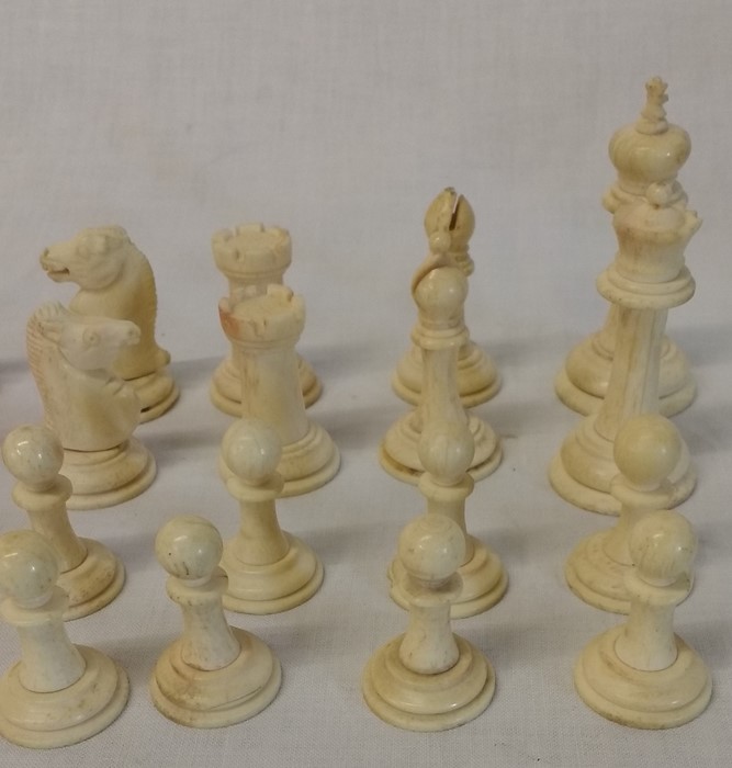 Bone chess set, red and natural in hand made wooden box - Image 2 of 4