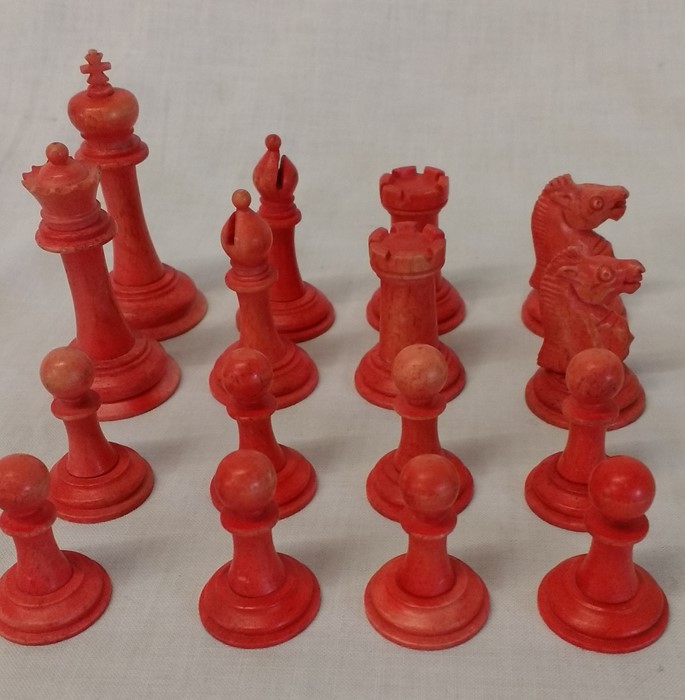 Bone chess set, red and natural in hand made wooden box - Image 4 of 4