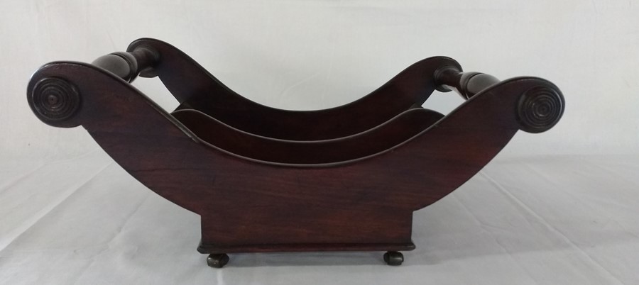 19th century mahogany cheese cradle of sleigh outline with movable divider on 4 small castors