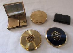 Selection of compacts inc Stratton and a musical compact & a wooden snuff box