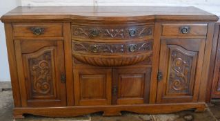 Large late Victorian walnut bow fronted sideboard L 185 cm H 98 cm W 66 cm