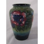 Moorcroft anemone pattern vase H 15 cm