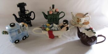 Selection of 6 novelty teapots - Silver Crane Company, Swineside and Roy Simpson etc