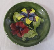 Moorcroft hibiscus pattern shallow bowl / lipped plate D 22 cm H 3 cm