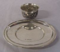 Silver oval plate Sheffield 1935 weight 5.05 zt 18 cm x 14.5 cm and a silver bowl London 1901 weight