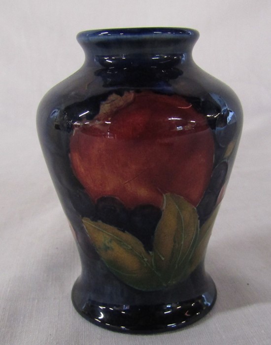 Small Moorcroft Pomegranate pattern vase H 9 cm - Image 2 of 3