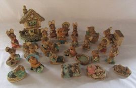 Collection of Pendelfin rabbit figures (af)