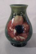 Small Moorcroft anemone pattern vase H 10 cm