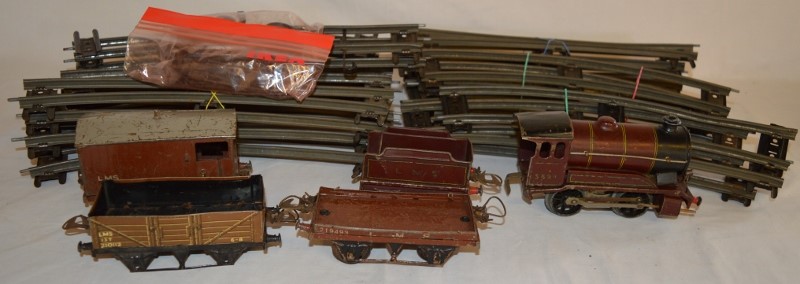 Hornby clock work train set comprising locomotive, 4 carriages & track