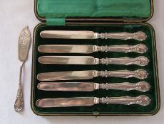 Cased set of silver handled knives Sheffield 1911 and a silver butter knife Sheffield 1911 weight